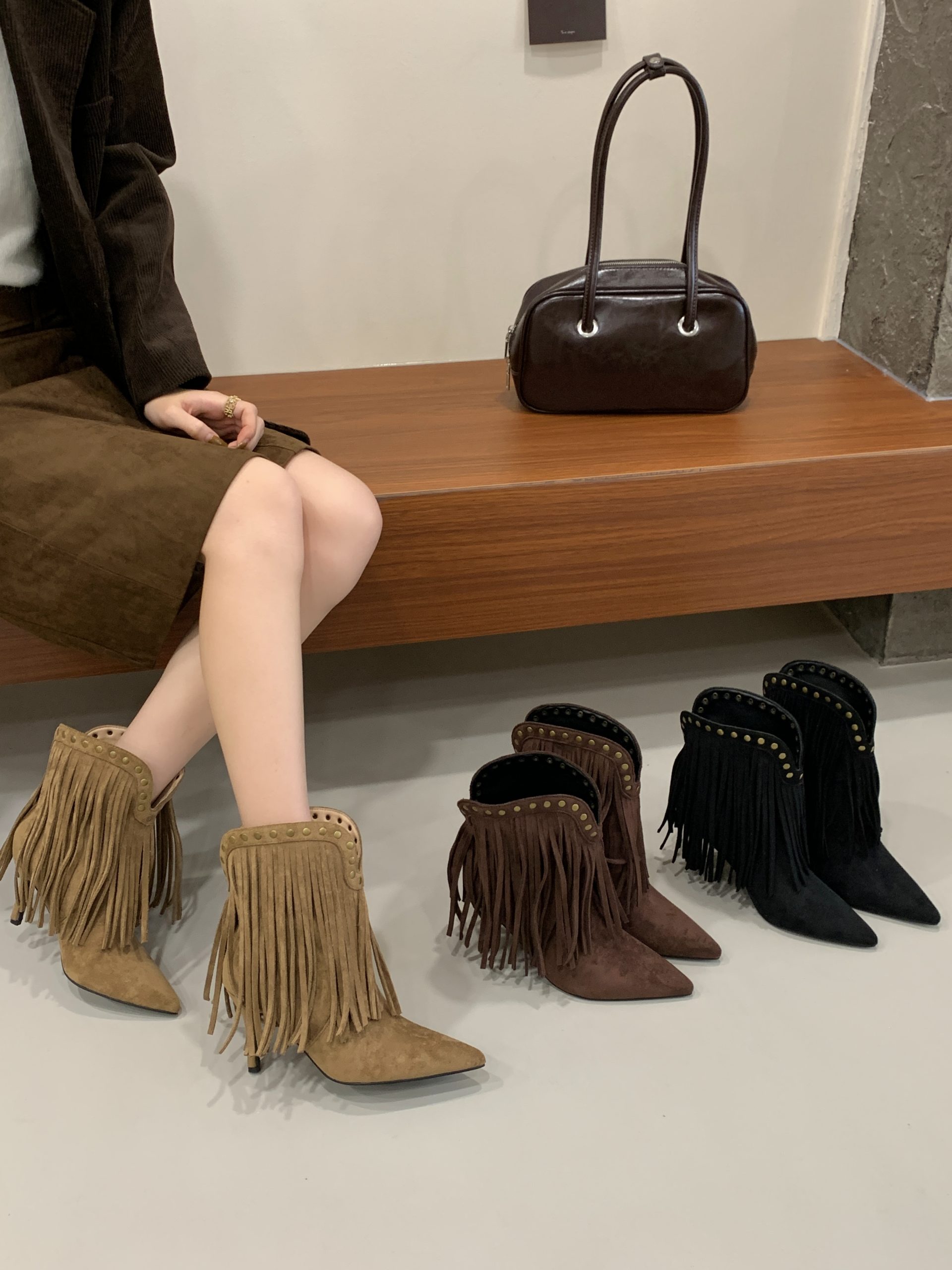 2025 New Fall Winter Retro V-Cut Western Boots Slip-On Fringe Chunky Heel Pointed Toe Riding Boots for Women