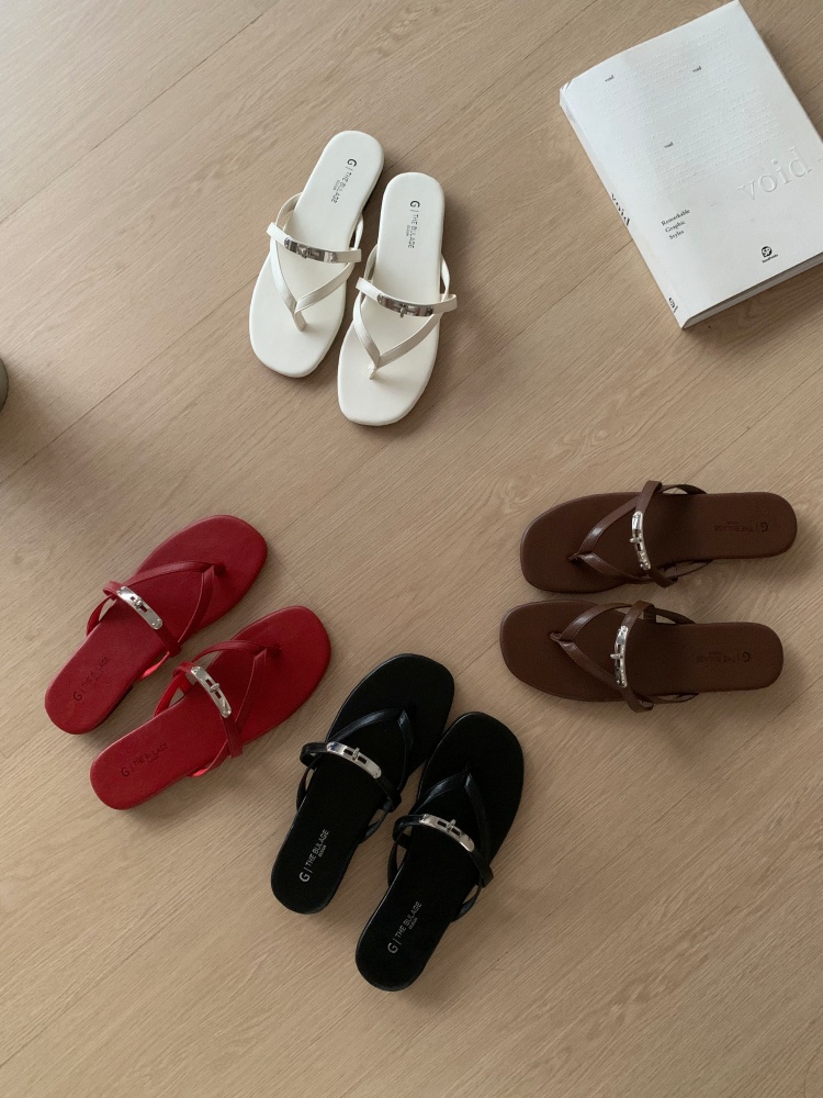 korean-style-womens-flip-flops-2026-new-summer-metal-buckle-flat-toe-fashion-versatile-sandals Korean Style Women's Flip Flops 2026 New Summer Metal Buckle Flat Toe Fashion Versatile Sandals